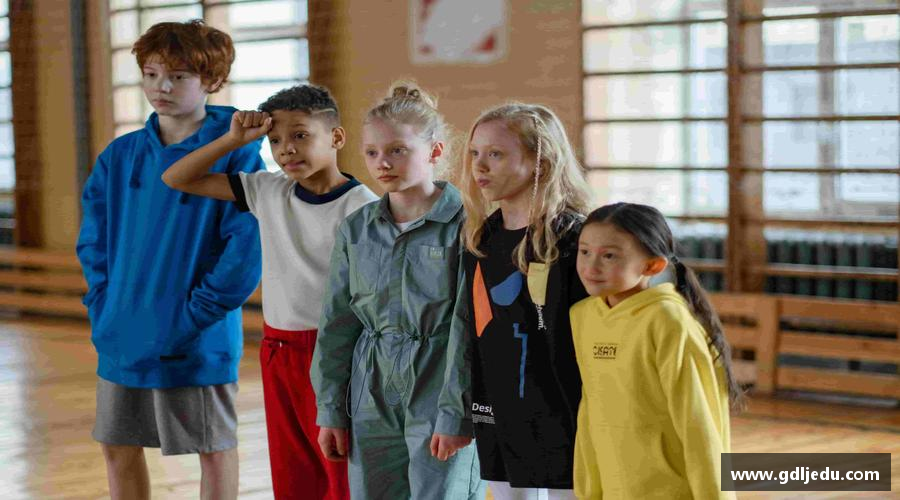 拼搏拼出精彩，勇敢向前